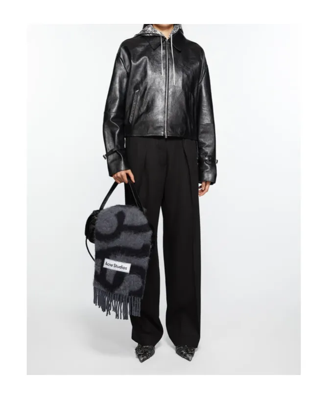 Logo Patch Fringed Edge Scarf