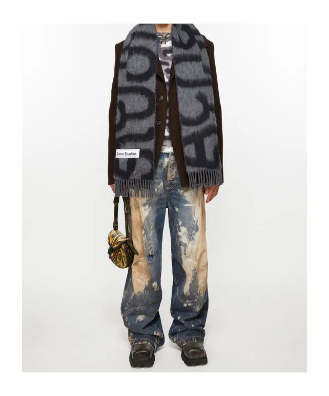 Logo Patch Fringed Edge Scarf