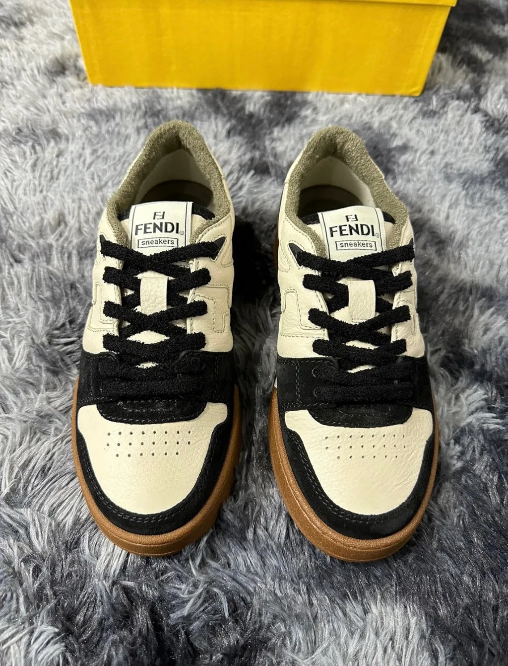 Match Suede Low-Cut Shoes