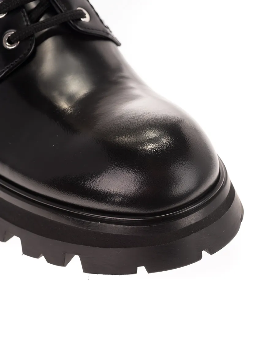 Wander Lace-Up Shoes