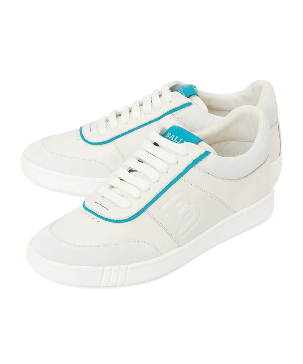 Wallys-00T Lace-Up Sneakers