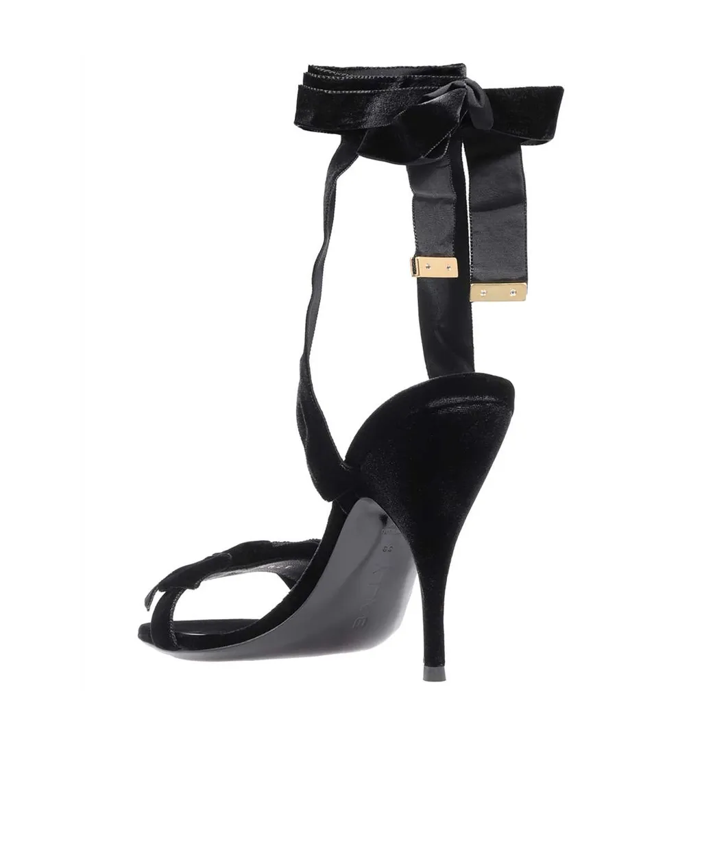 Bow Heels