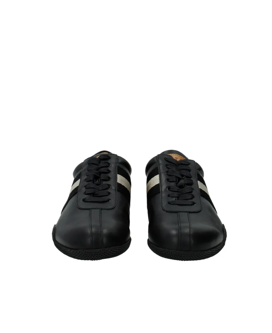 Low-Cut Casual Sneakers