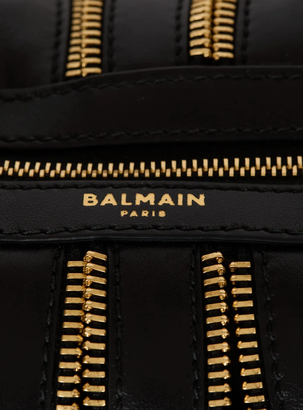 Medium Ebene Zips Bag