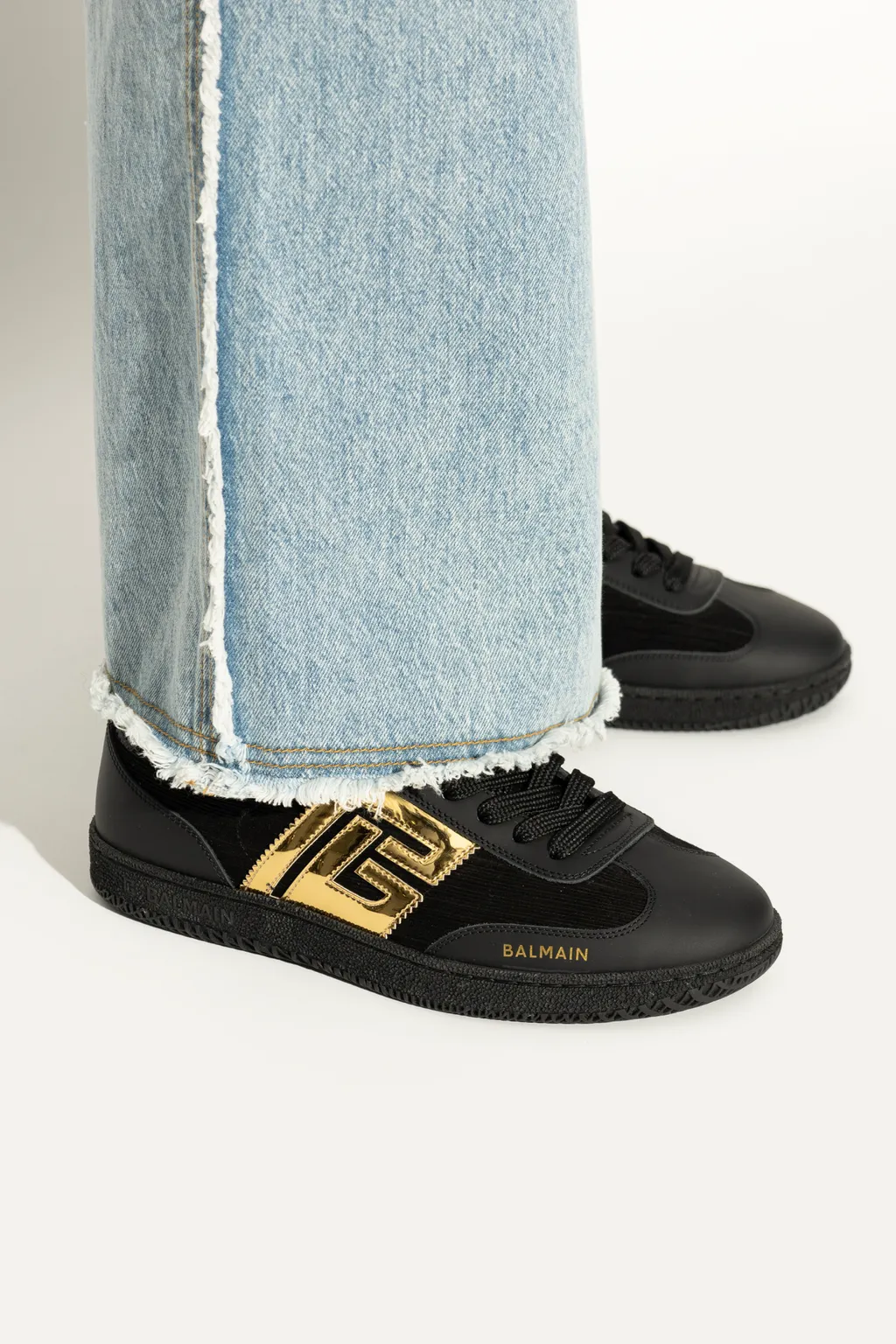 Logo Patch Sports Shoes