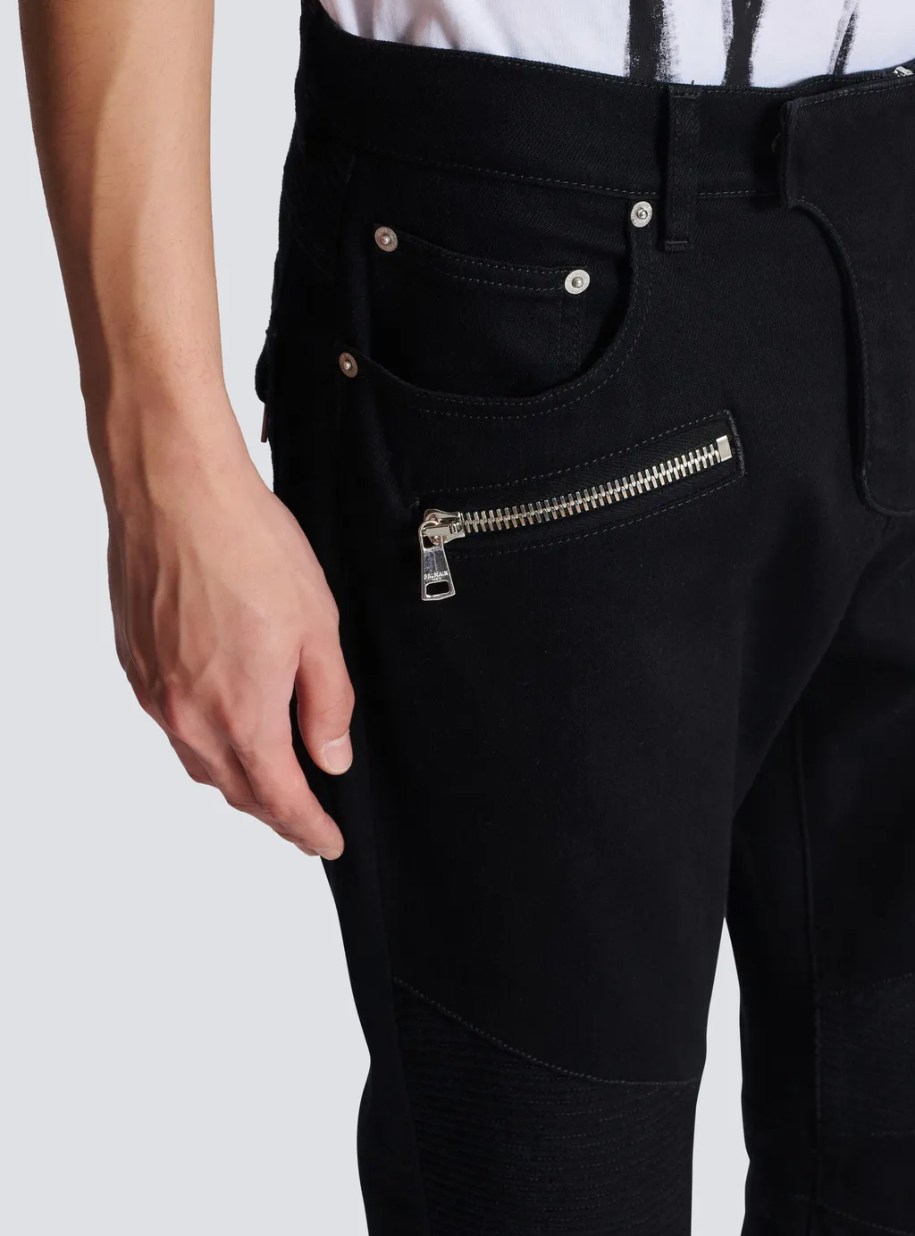 Zip Detailed Slim-Fit Jeans