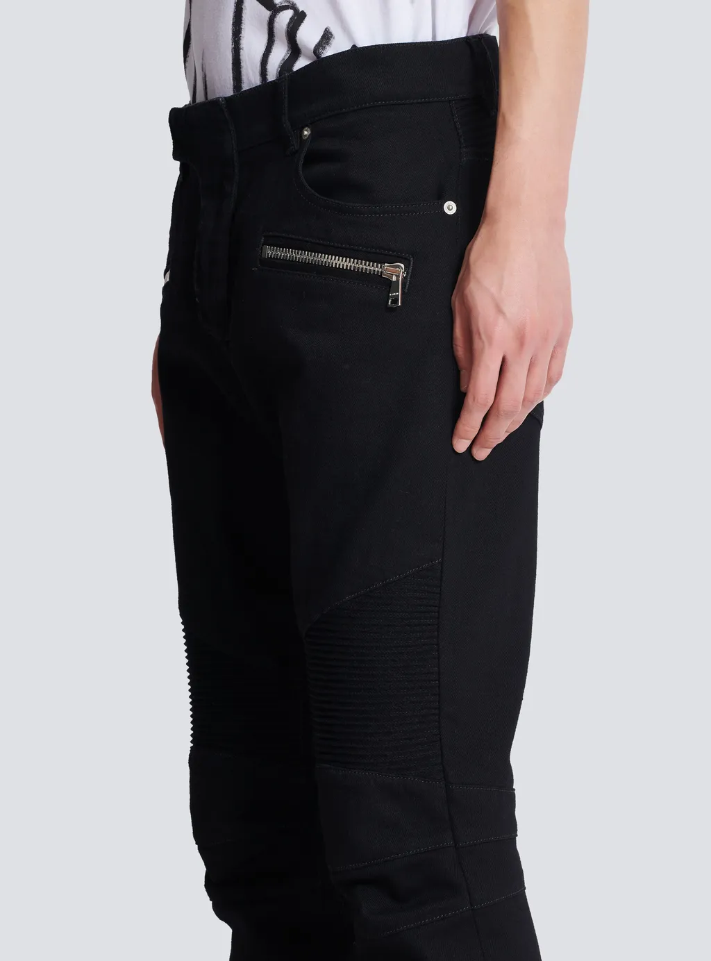 Zip Detailed Slim-Fit Jeans