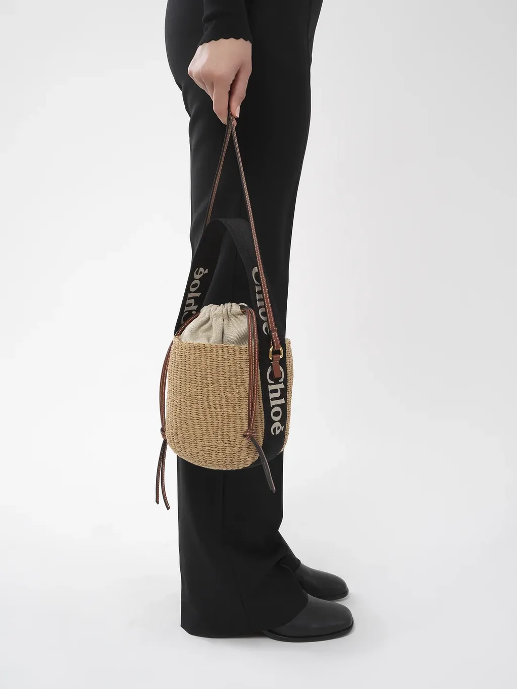 Woody Drawstring Small Basket Bag
