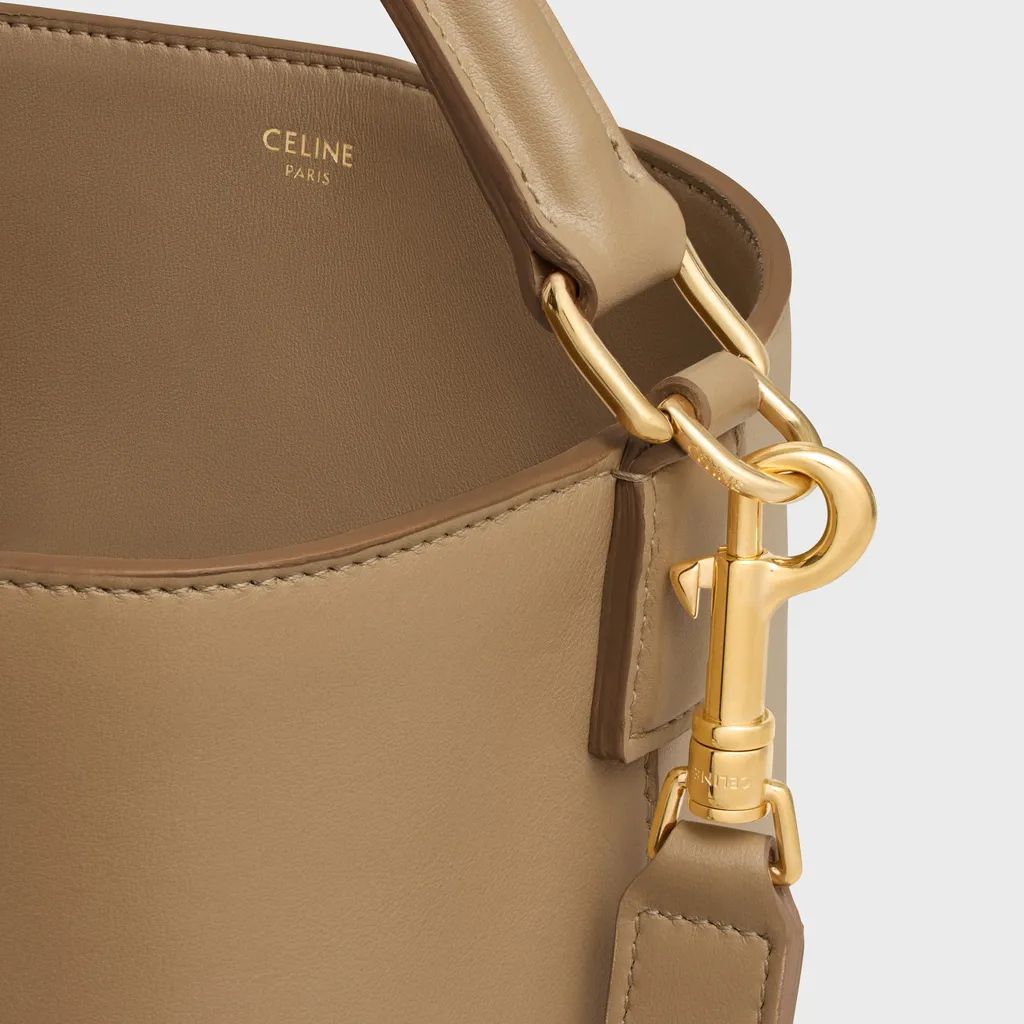 Medium Bucket Louise In Smooth Calfskin