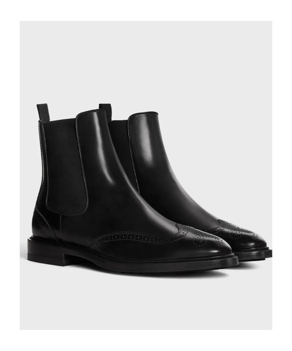 Donavan Chelsea Boot With Brogues In Polished Bull