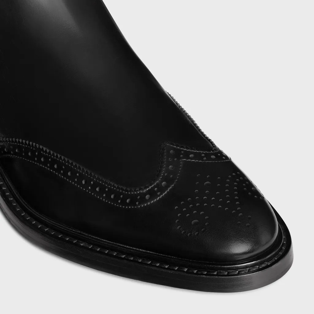 Donavan Chelsea Boot With Brogues In Polished Bull