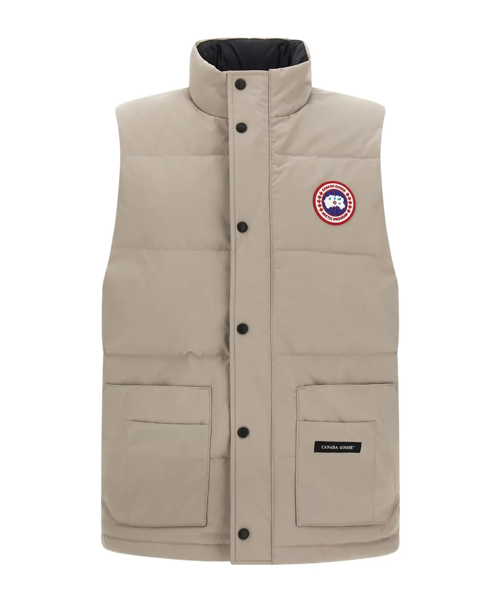 Clasp-Fastening Gilet