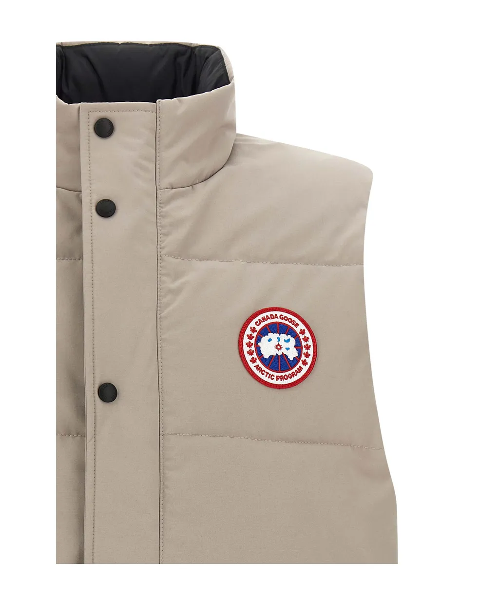 Clasp-Fastening Gilet