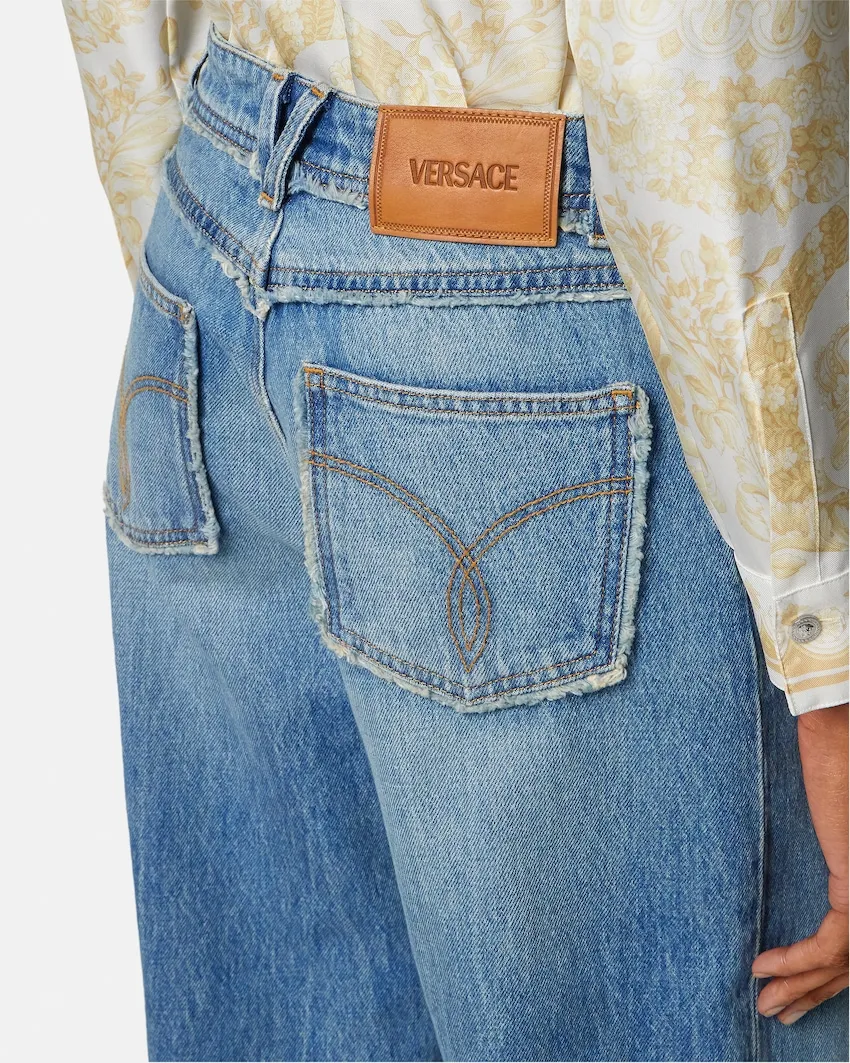 Logo-Patch Fringed Jeans