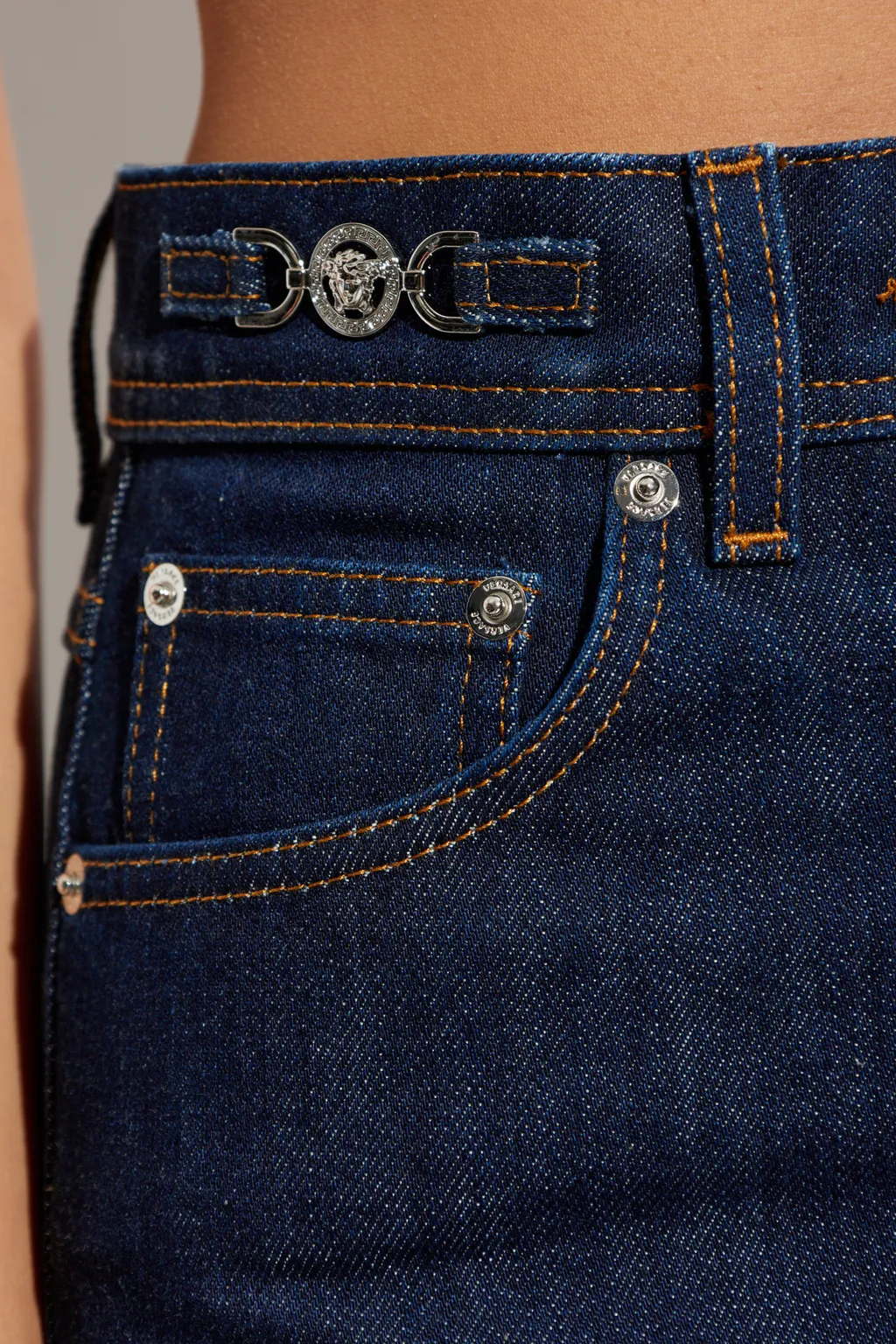 Logo-Patch Straight Leg Jeans