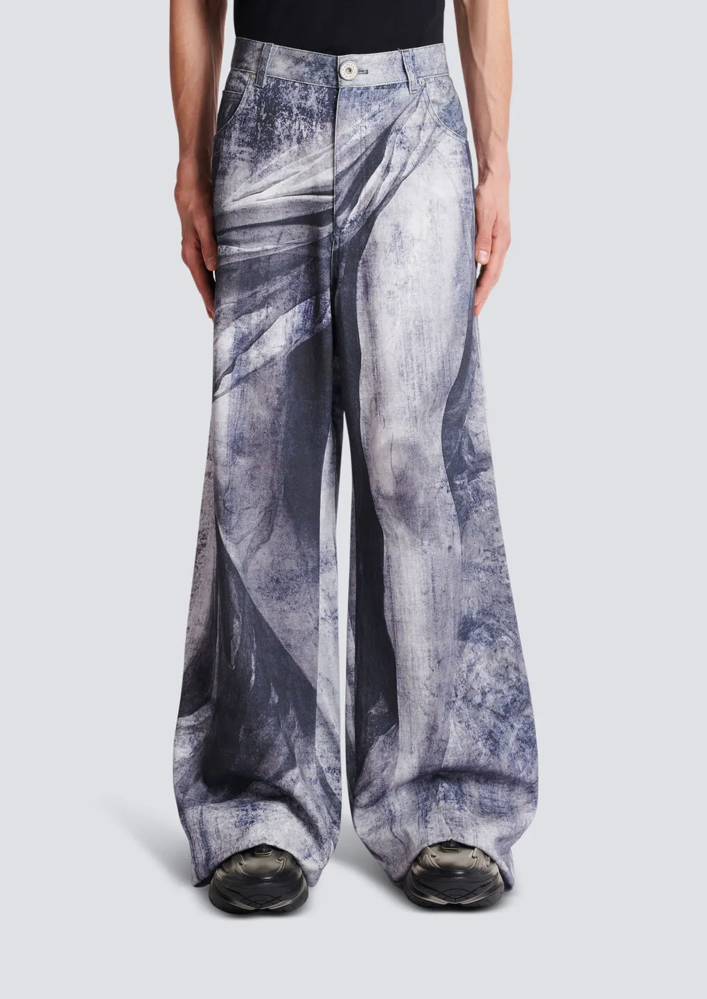 Loose-Fitting Statue Print Jeans