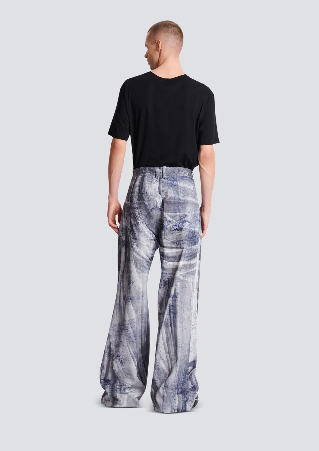 Loose-Fitting Statue Print Jeans