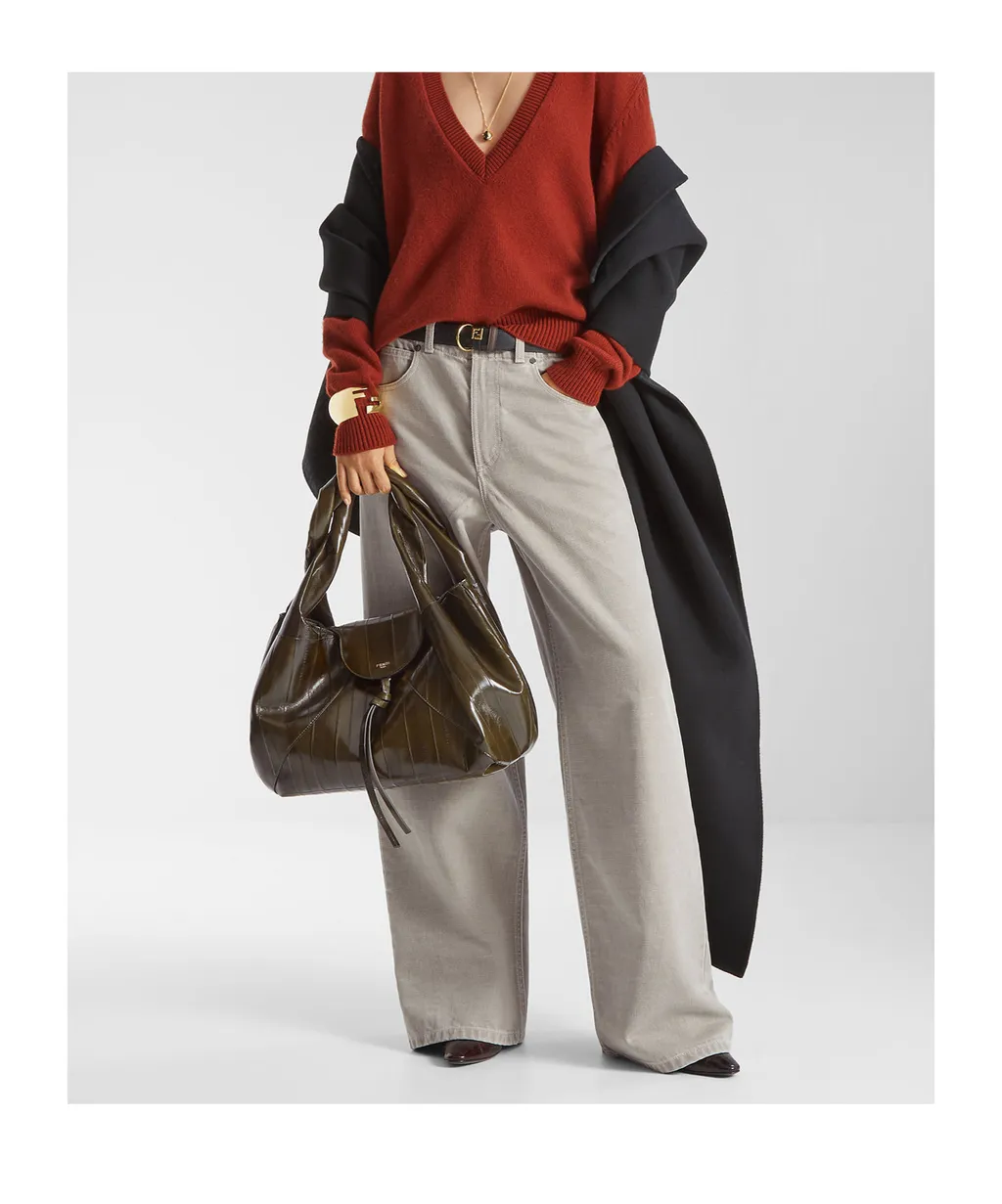 Enveloping Short Cloak