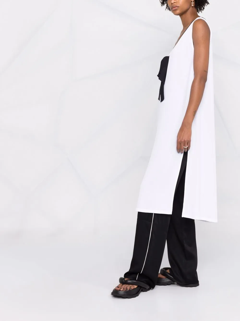 Bow-Detailed V-Neck Sleeveless Long Top