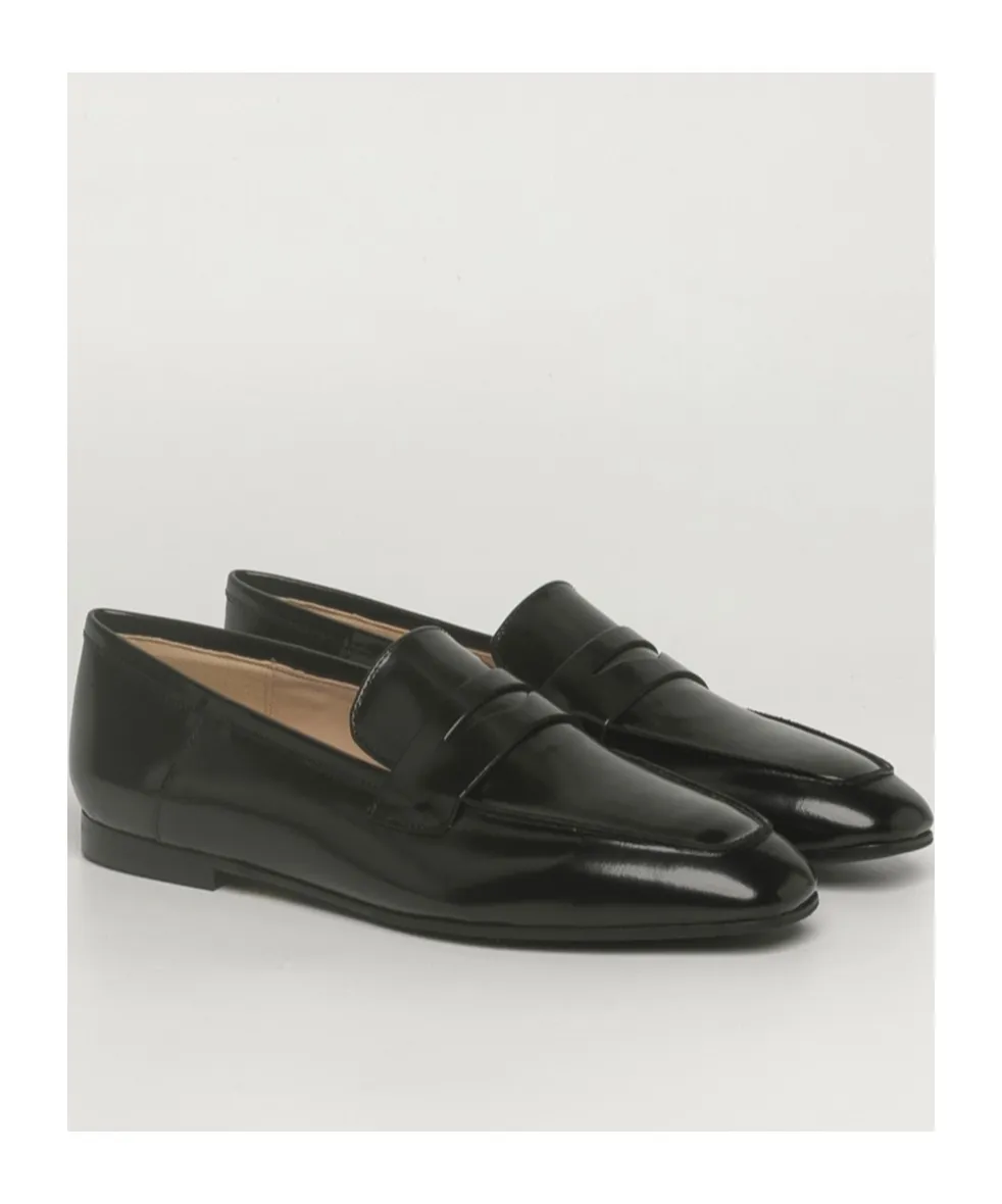 Logo Round-Head Loafers