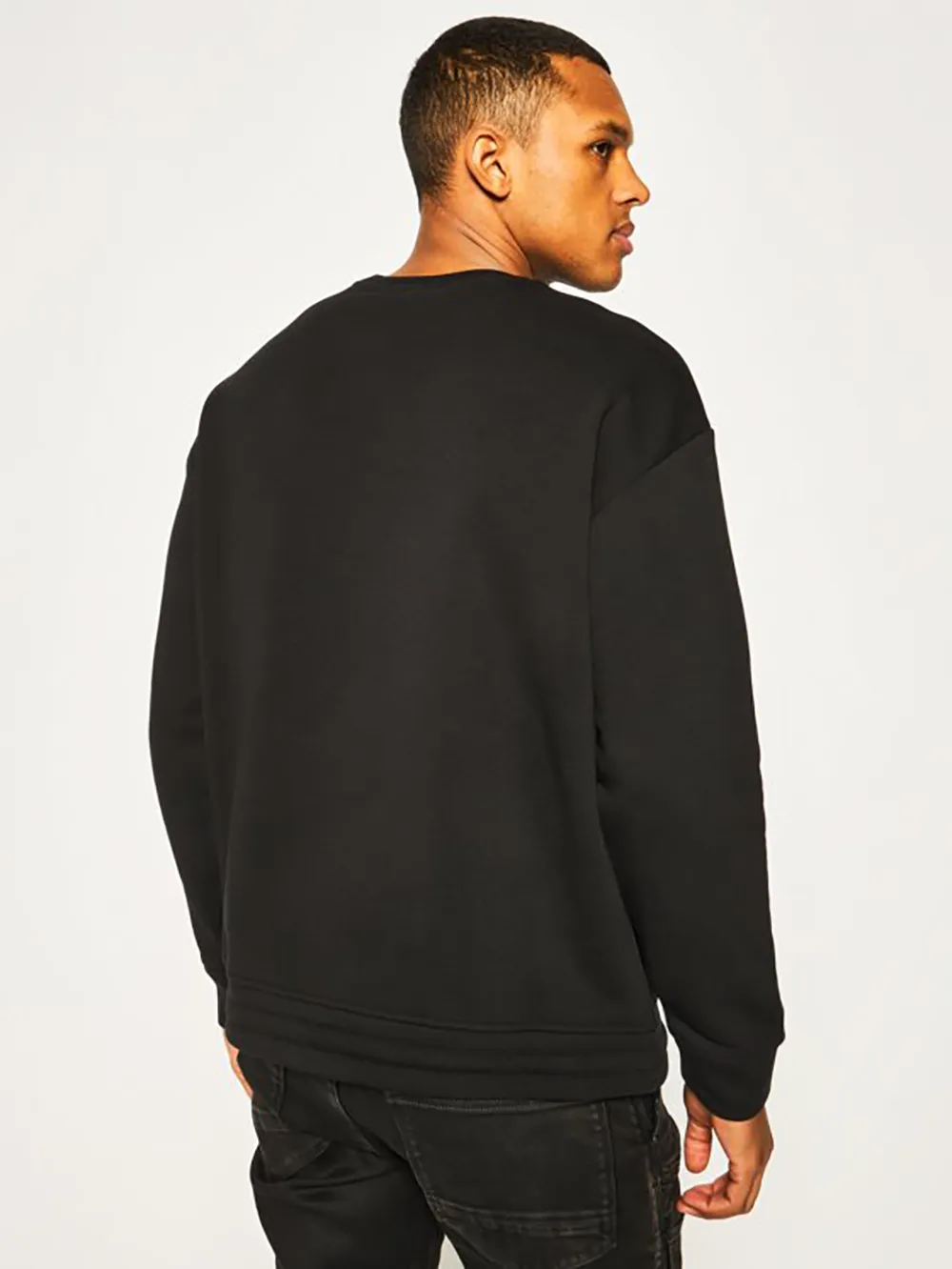 Long-Sleeved Round-Neck Sweater