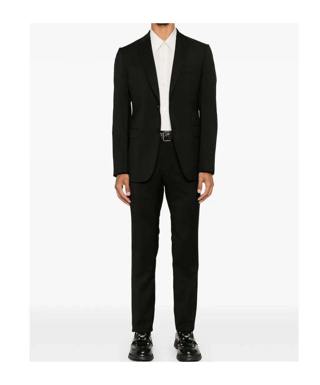 Long-Sleeved Suit