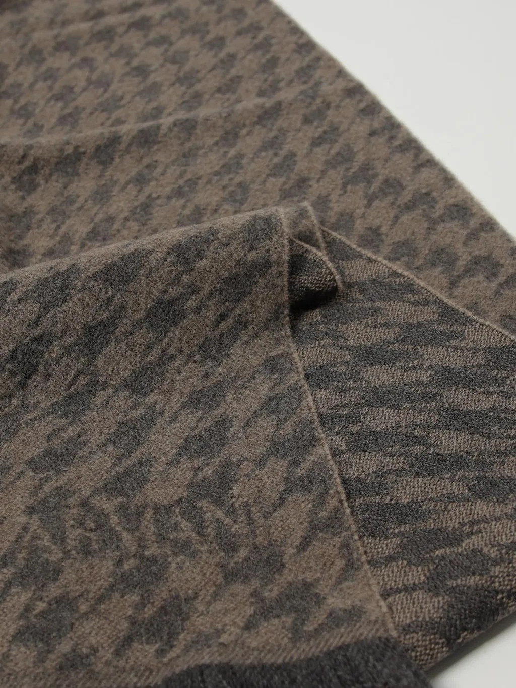 Houndstooth Wool Scarf