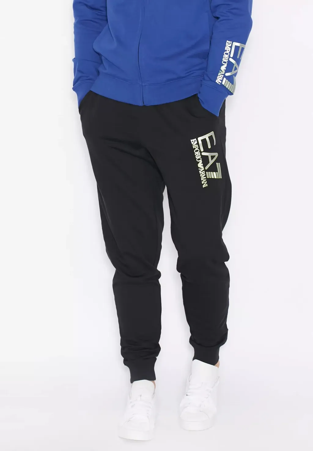 Logo Details Sports Suit
