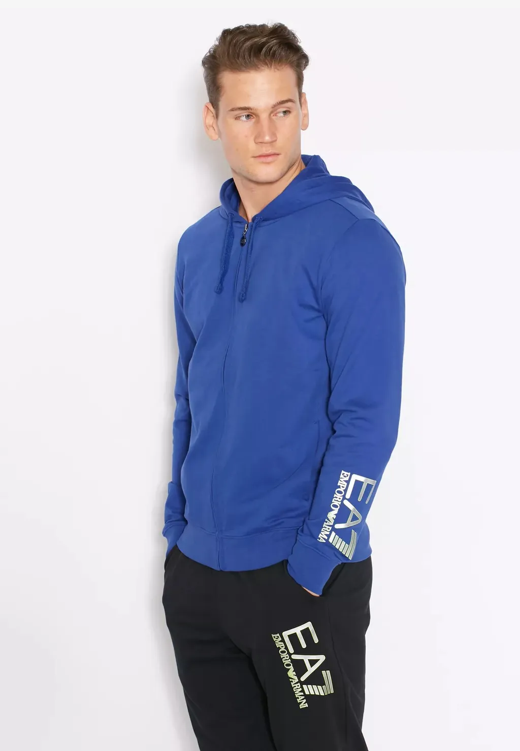 Logo Details Sports Suit