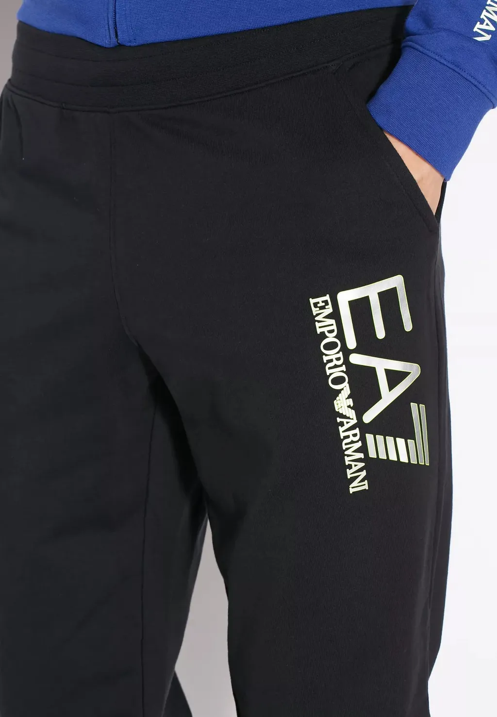 Logo Details Sports Suit