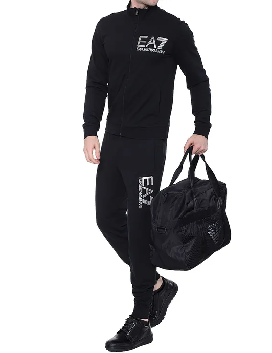 Logo Details Sports Suit