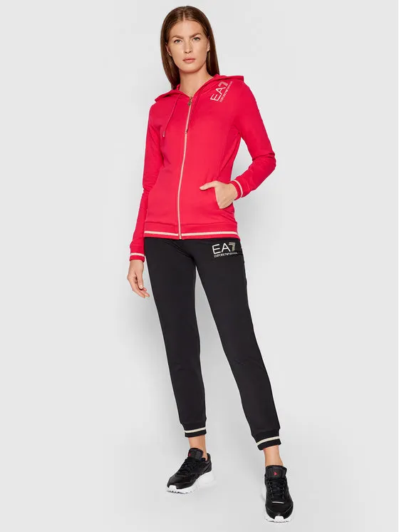 Logo Details Sports Suit