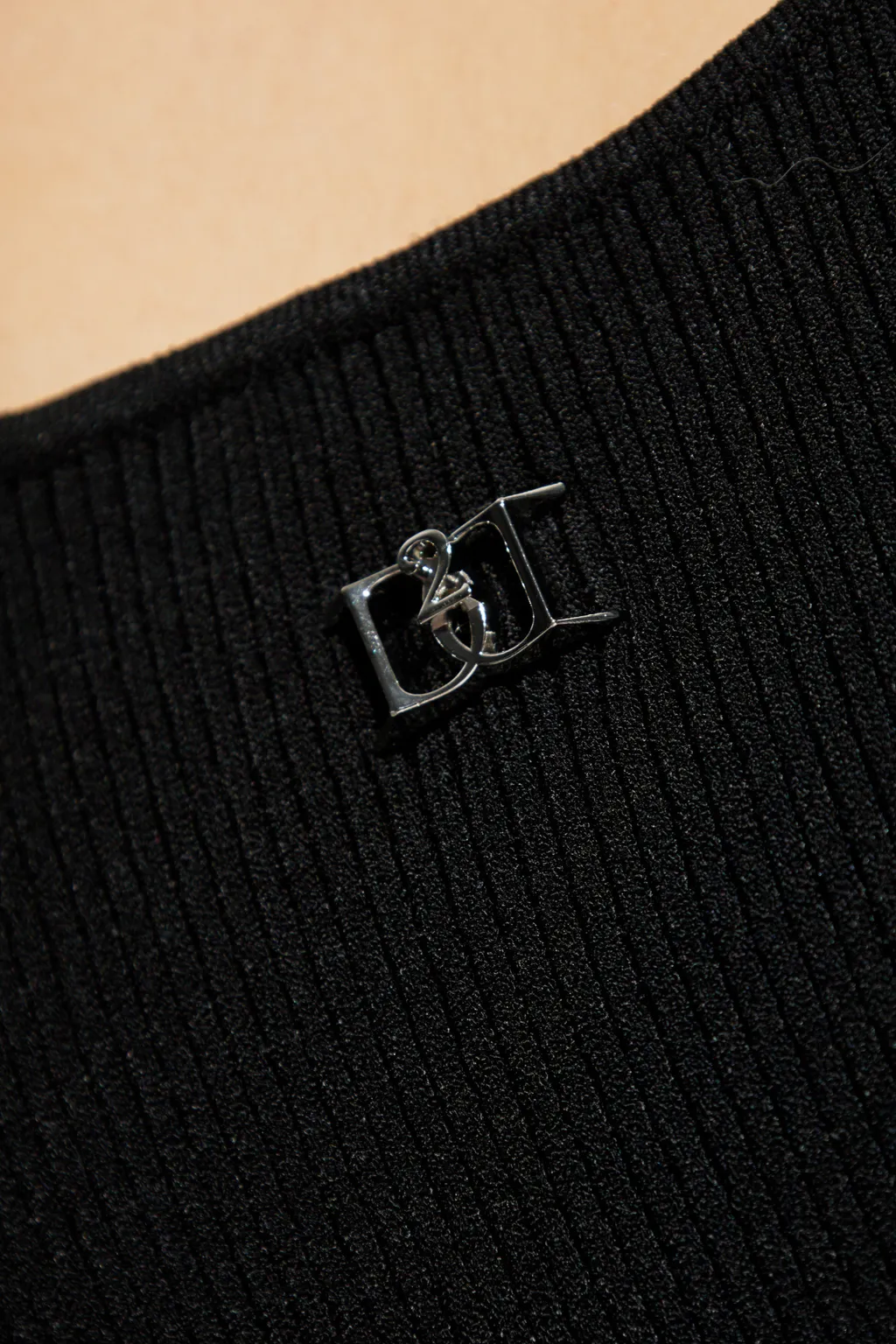 Logo Plaque V-Neck Ribbed Cropped Top