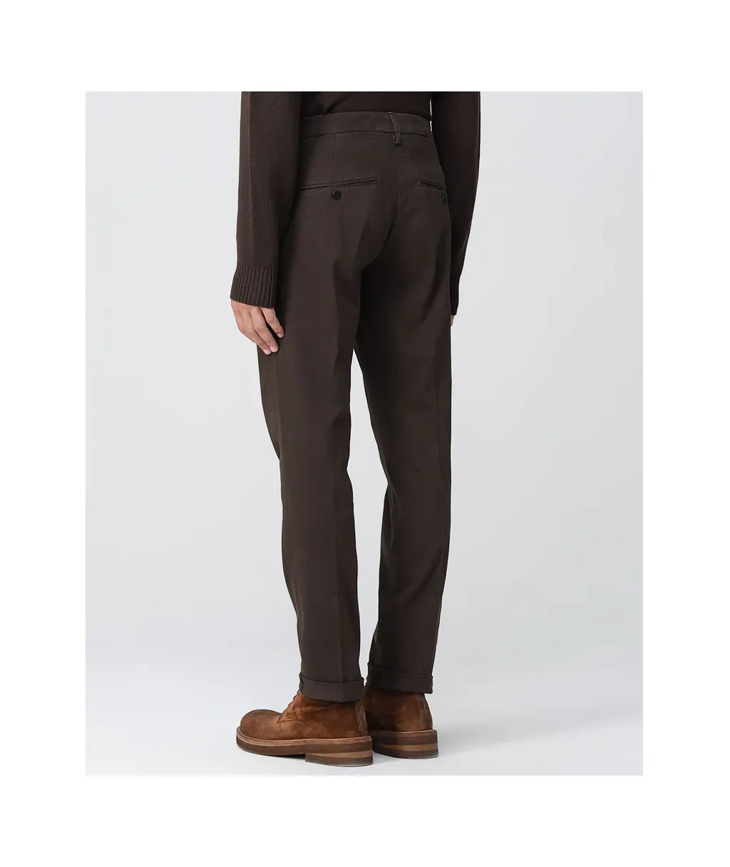 Slim Cut Stretched Chinos
