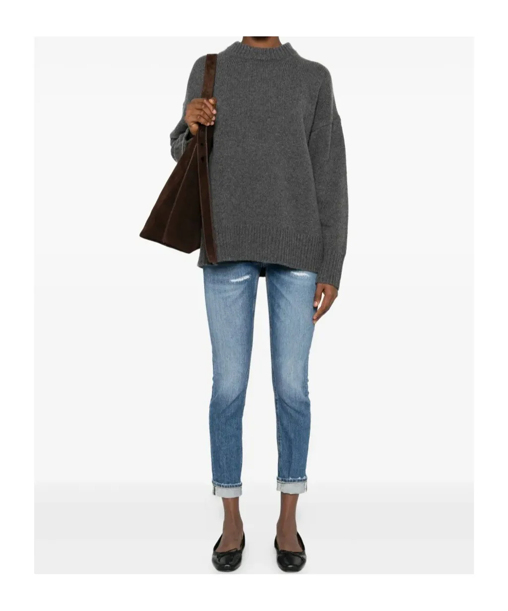 Distressed Cropped Jeans