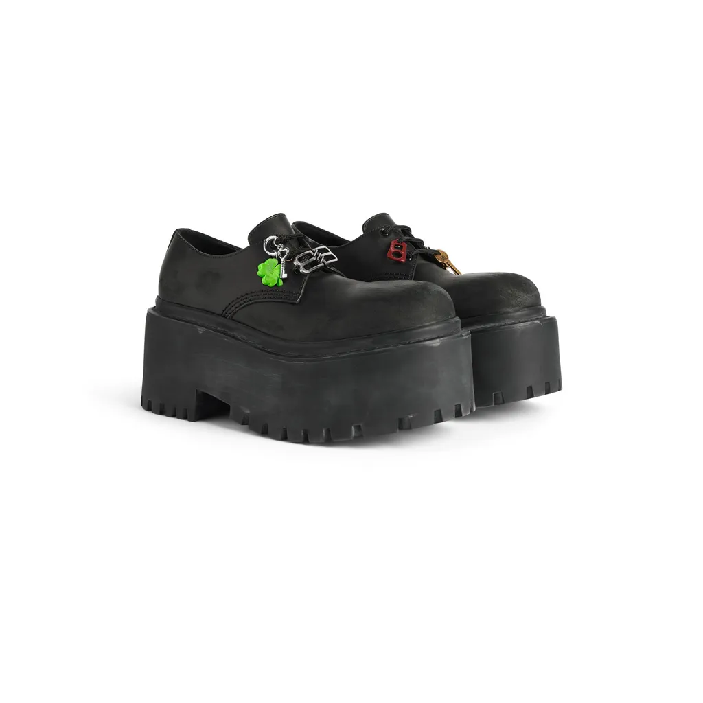 Strike Platform Derby With Charms