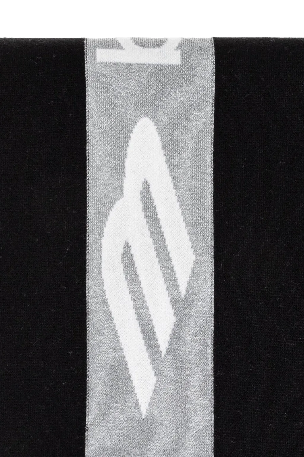 3B Sports Icon Sporty Scarf