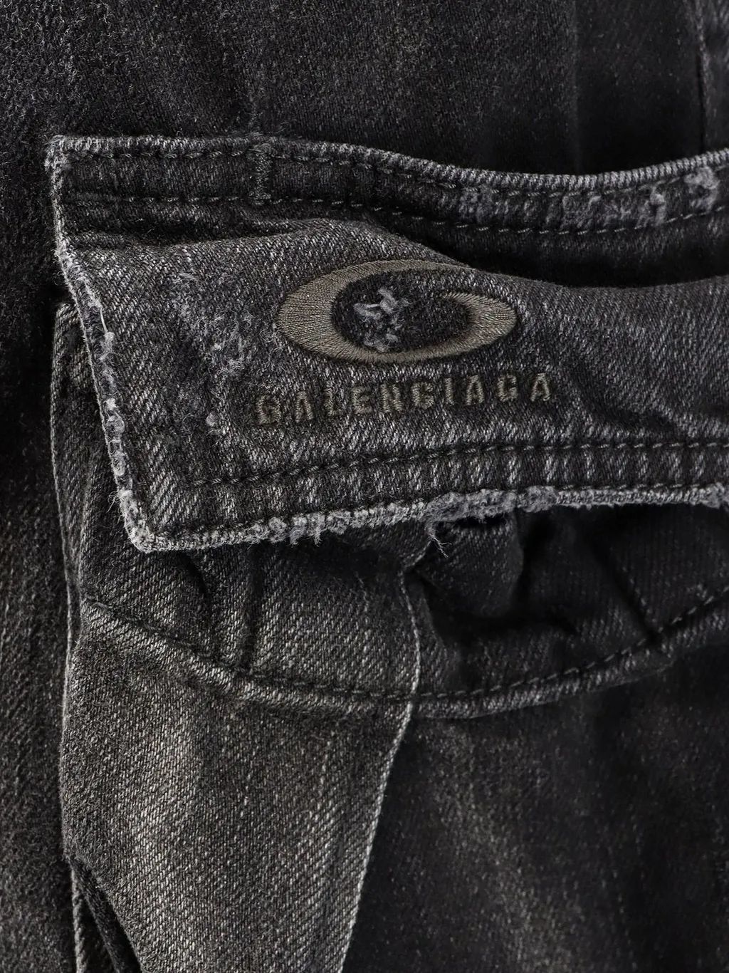 Logo Embroidered Large-Fit Cargo Jeans