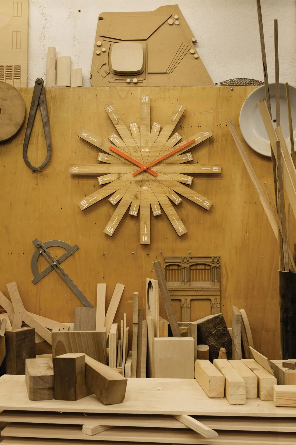 Raggiante Wall Clock