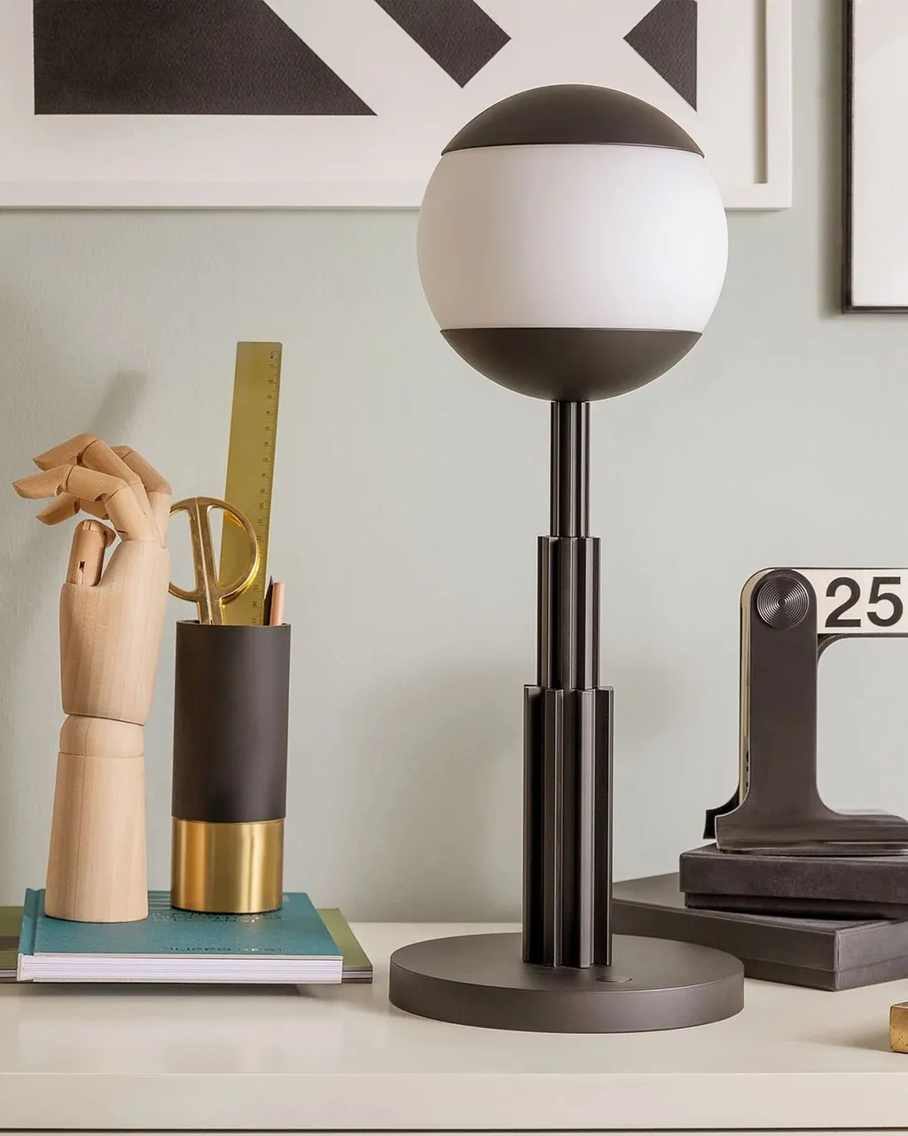 Ar04 Table Lamp