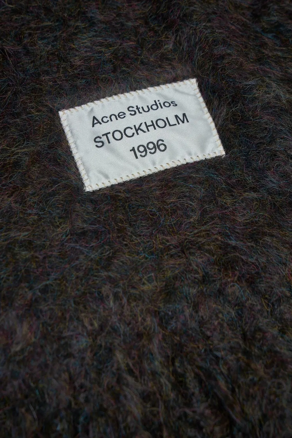 Logo Patch Fringed-Edge Scarf