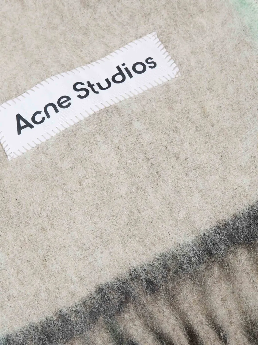 Logo Patch Fringed-Edge Scarf
