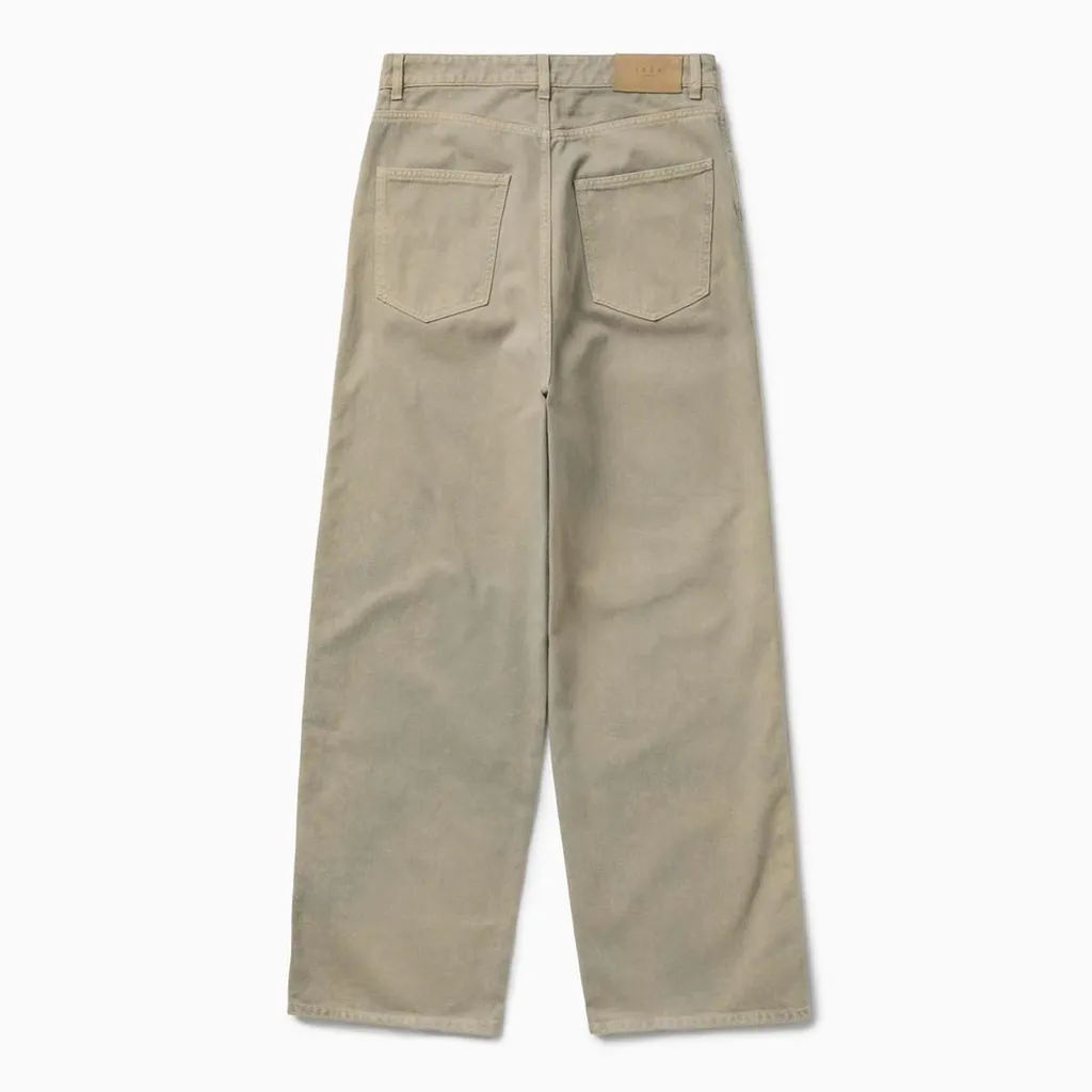 Wide-Leg Jeans