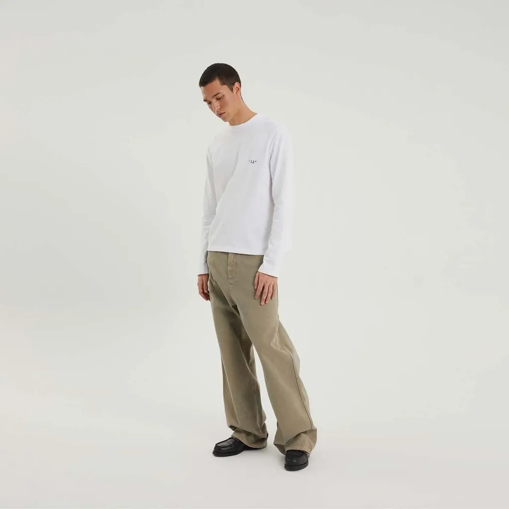 Wide-Leg Jeans