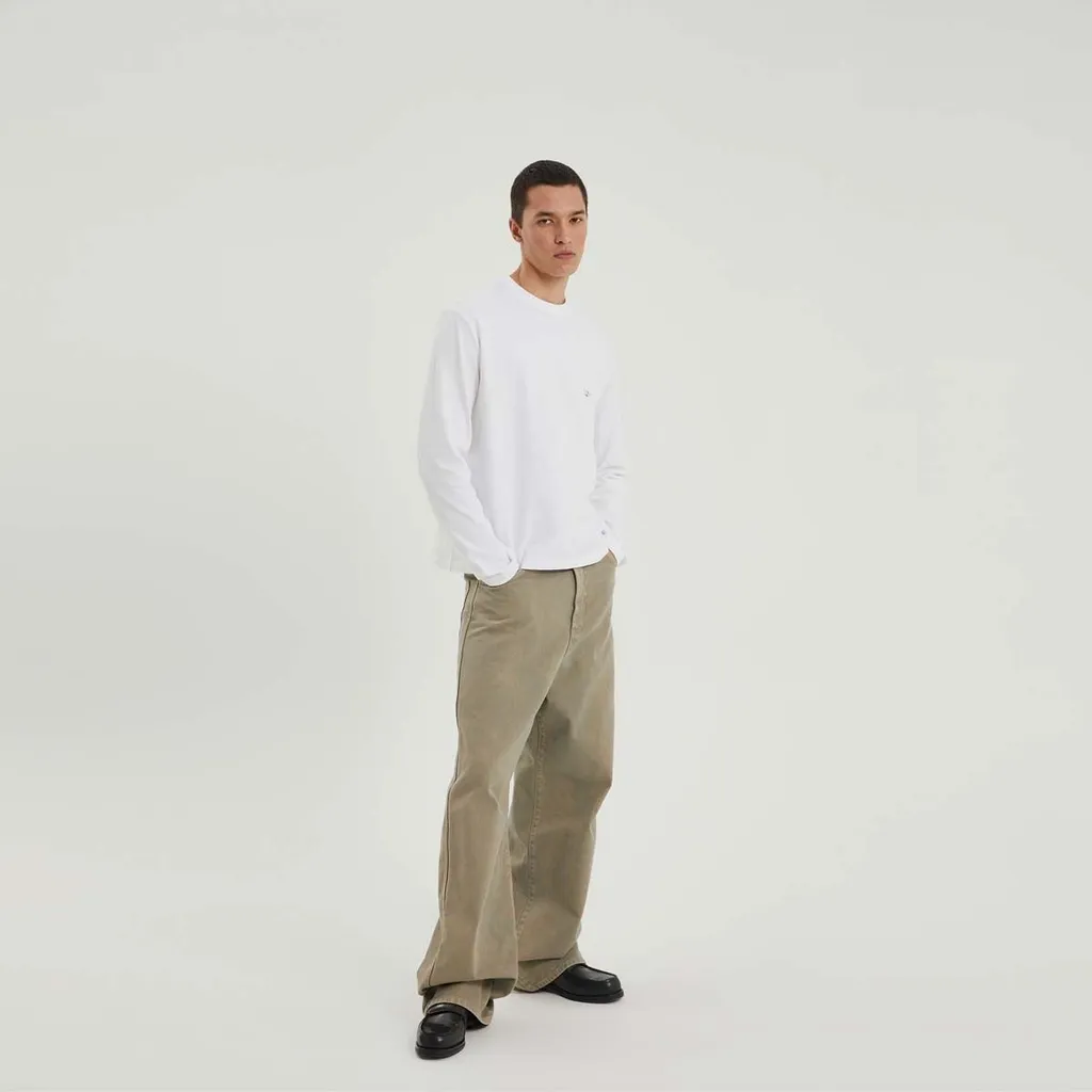 Wide-Leg Jeans