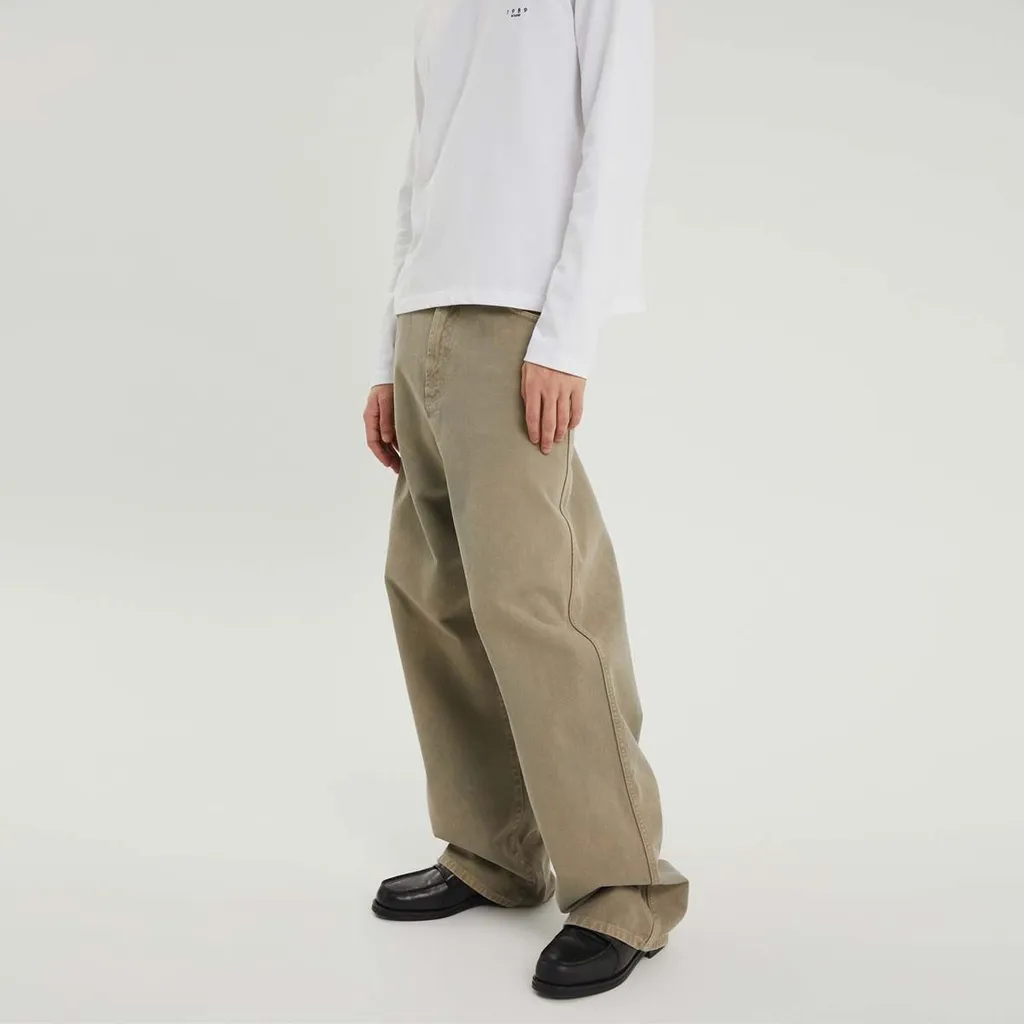 Wide-Leg Jeans