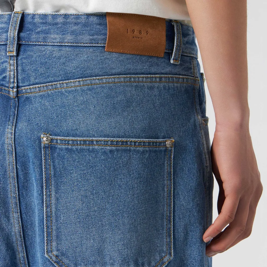 Wide-Leg Jeans