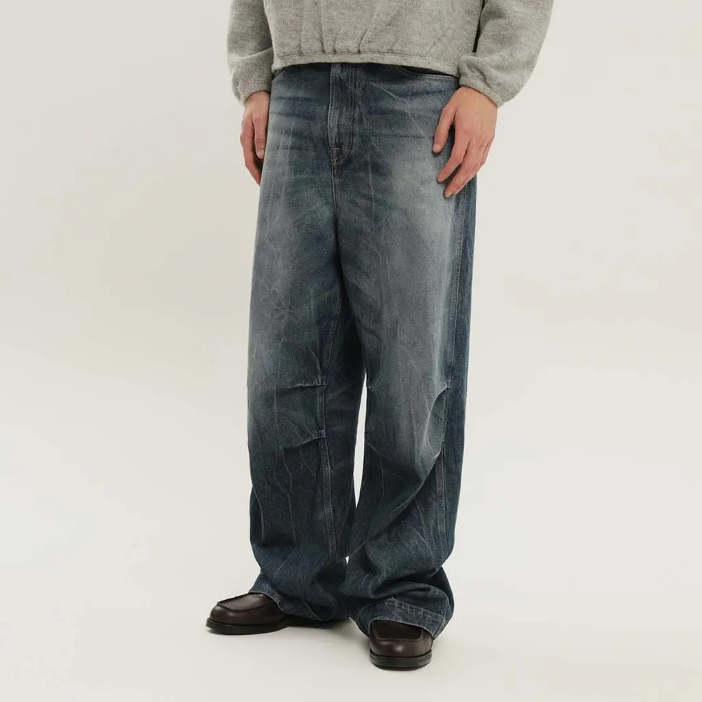 Wide-Leg Jeans