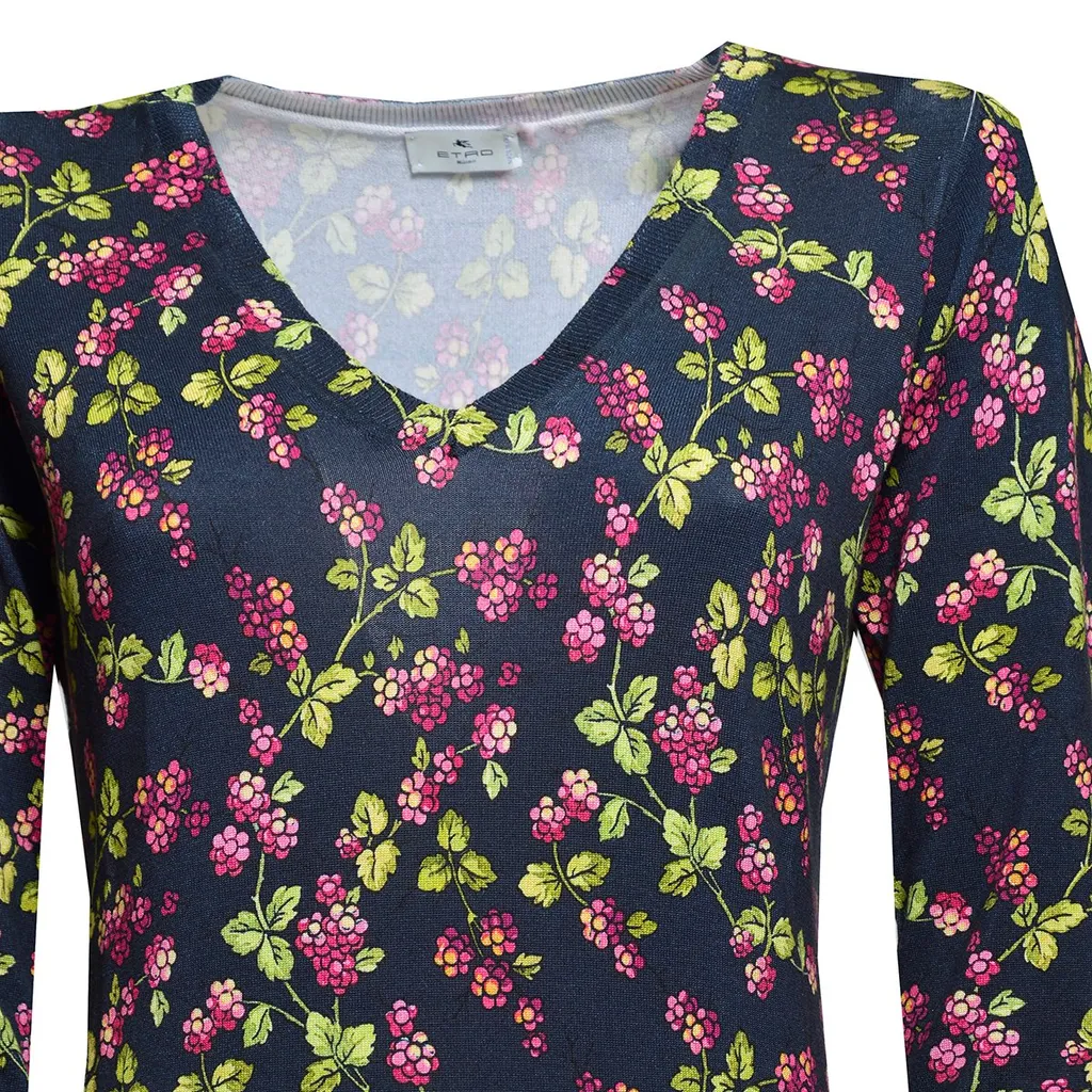 Floral Patterned V-Neck Knitted Top