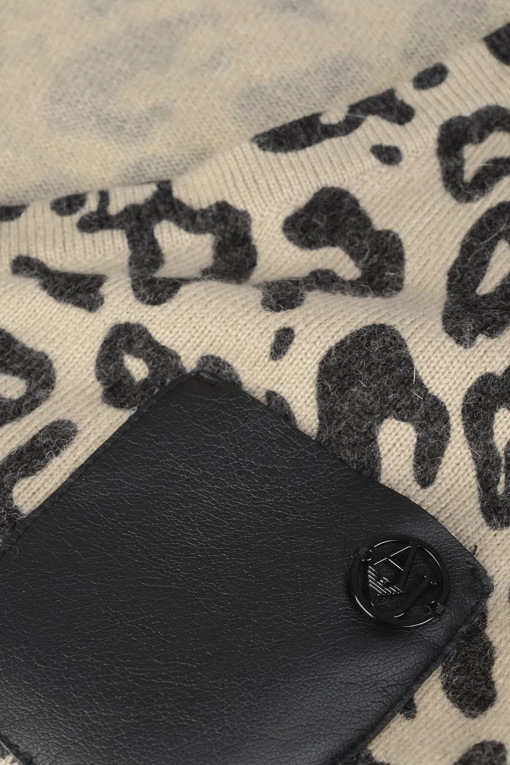 Leopard Printed V-Neck Pullover